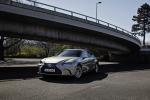 Lexus ES300h with Digital Side-View Monitor 2020 года (EU)